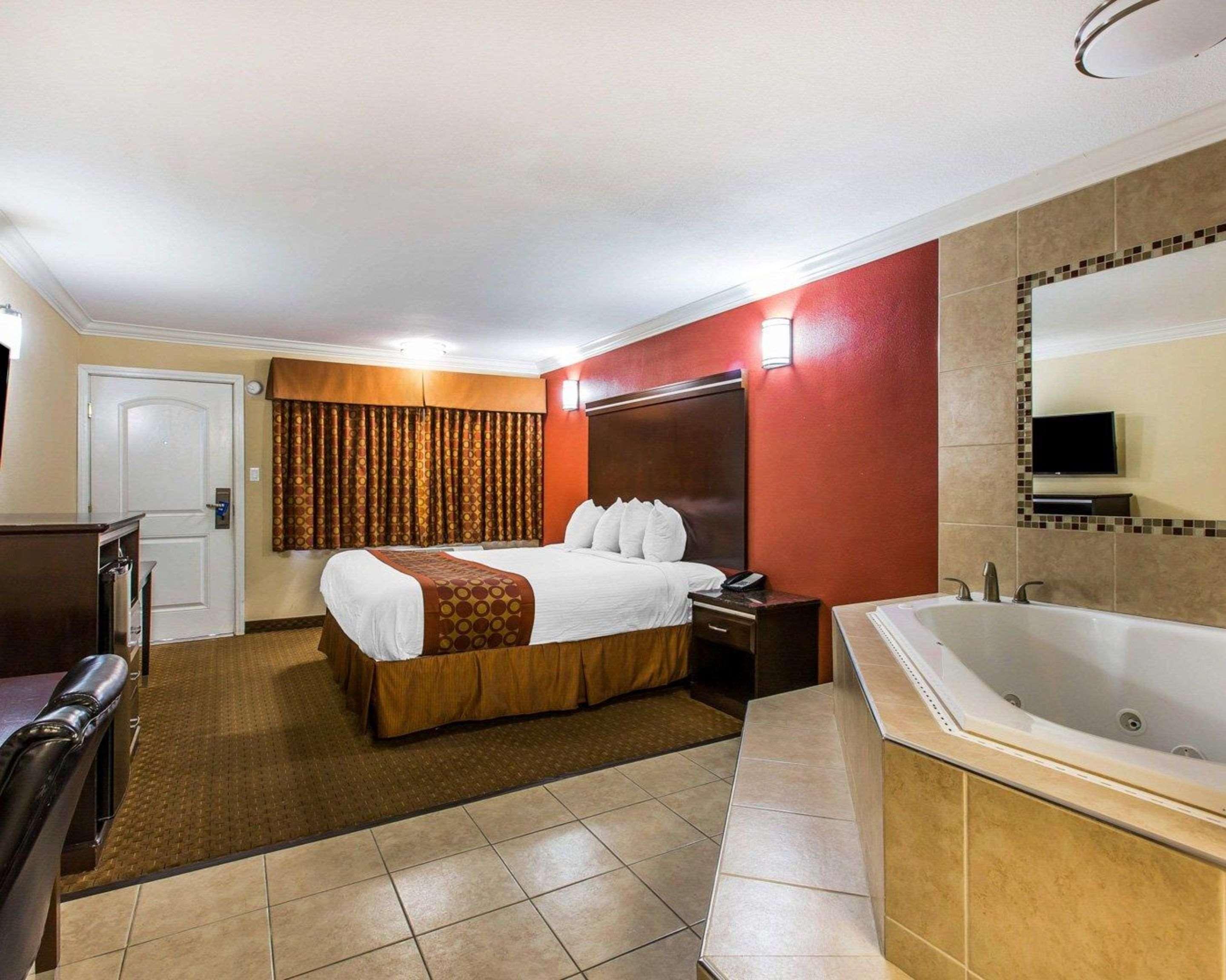 Rodeway Inn & Suites Corona Ngoại thất bức ảnh