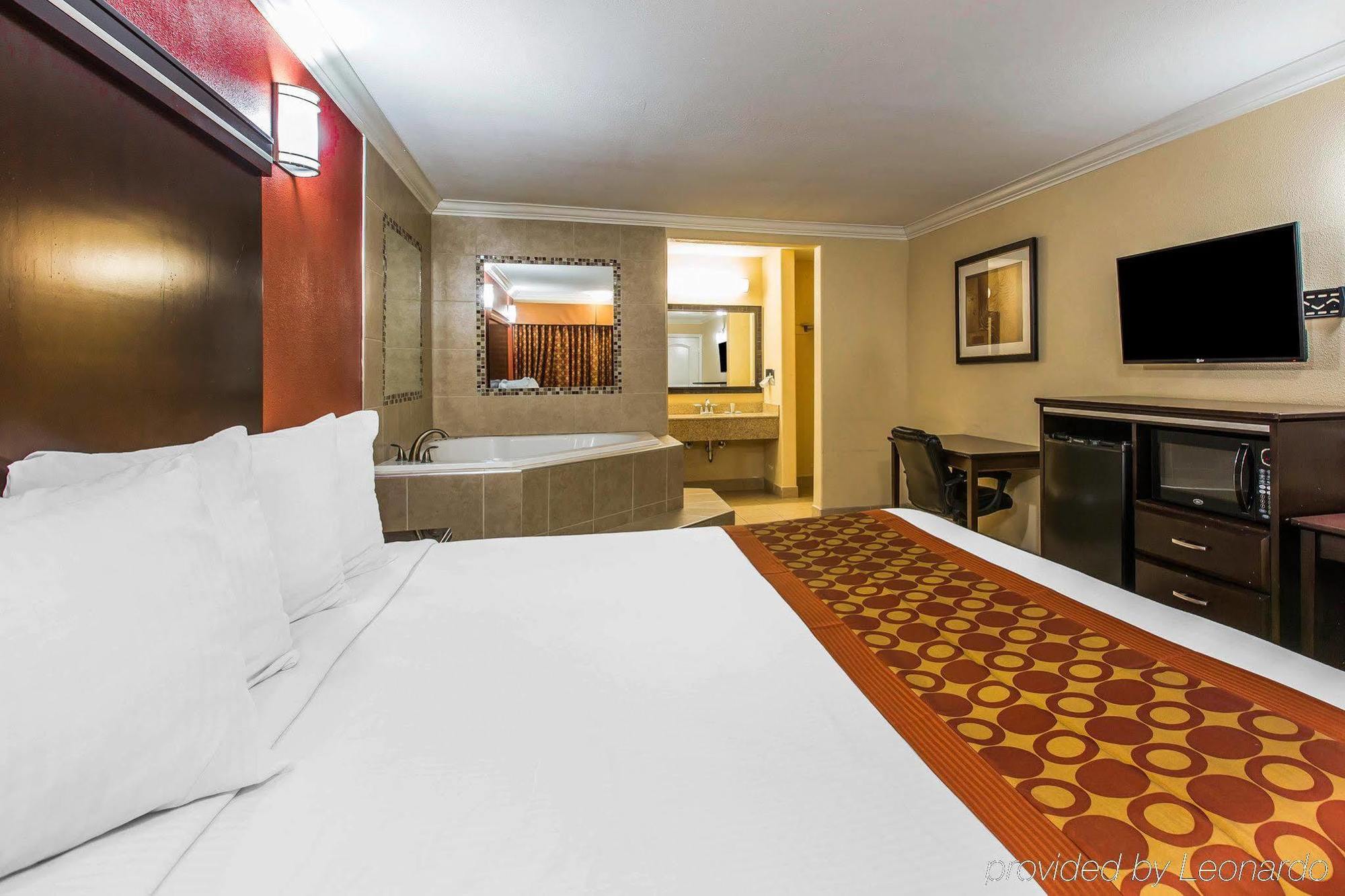 Rodeway Inn & Suites Corona Ngoại thất bức ảnh