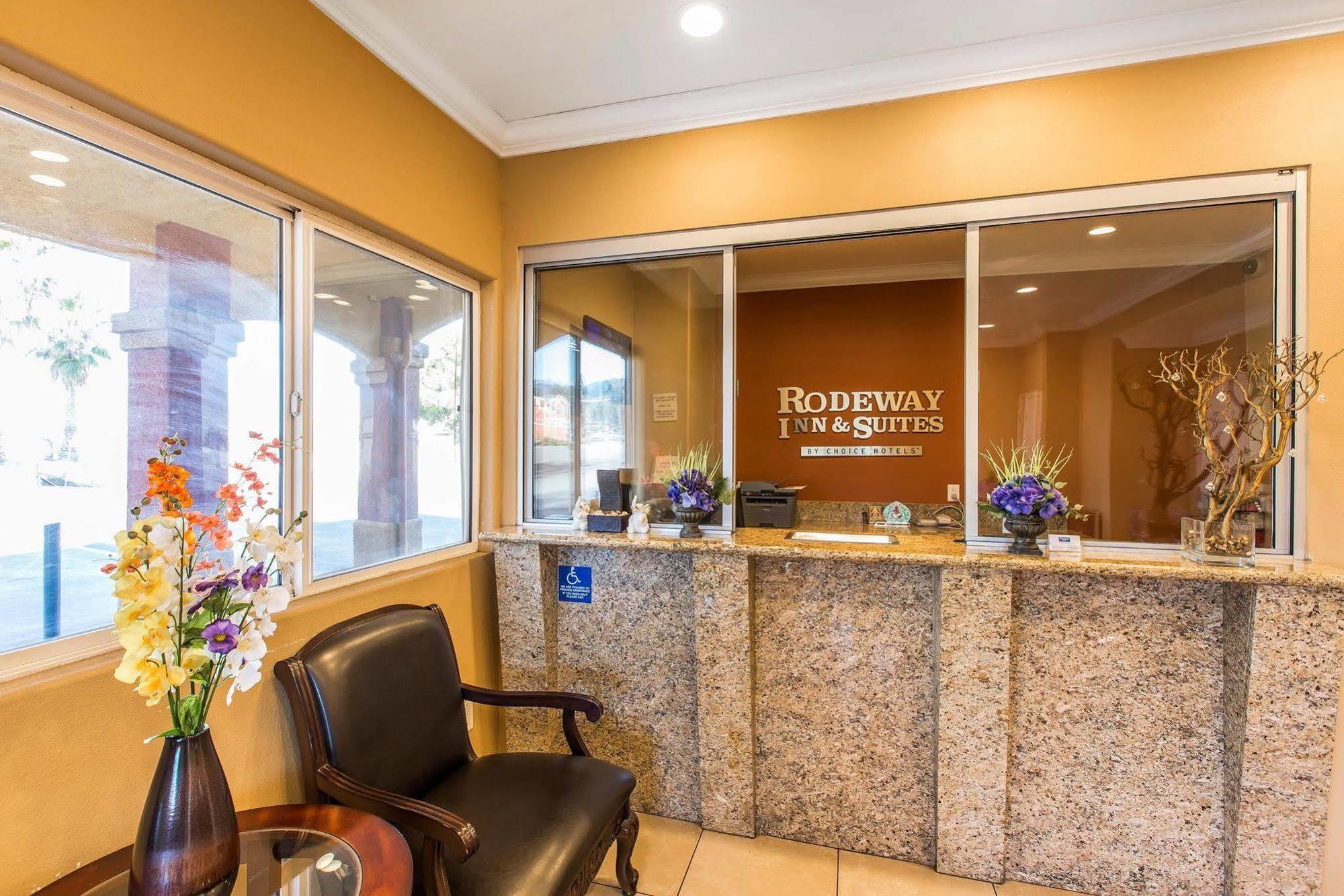 Rodeway Inn & Suites Corona Ngoại thất bức ảnh